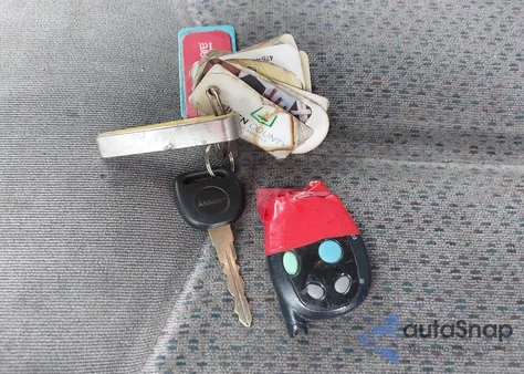 2004 Chevrolet Suburban 1500 Ls z USA, uszkodzony, nr VIN 1GNEC16Z94J263894